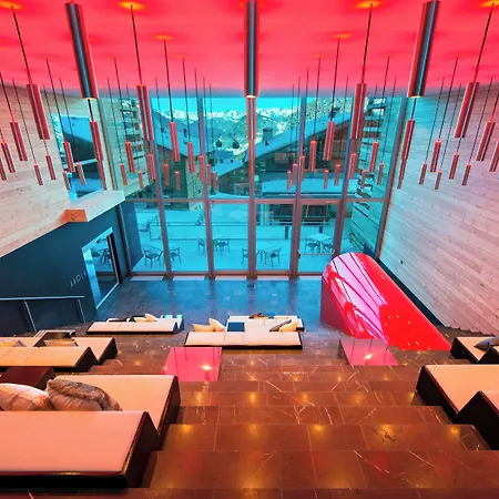 W Hotel 5*