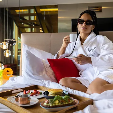 Ξενοδοχείο W