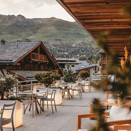 W Ξενοδοχείο 5*