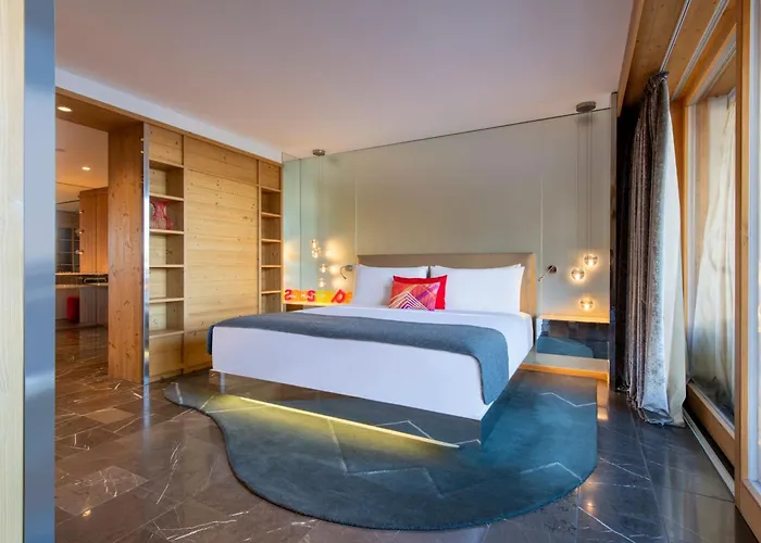 W Hotel 5*